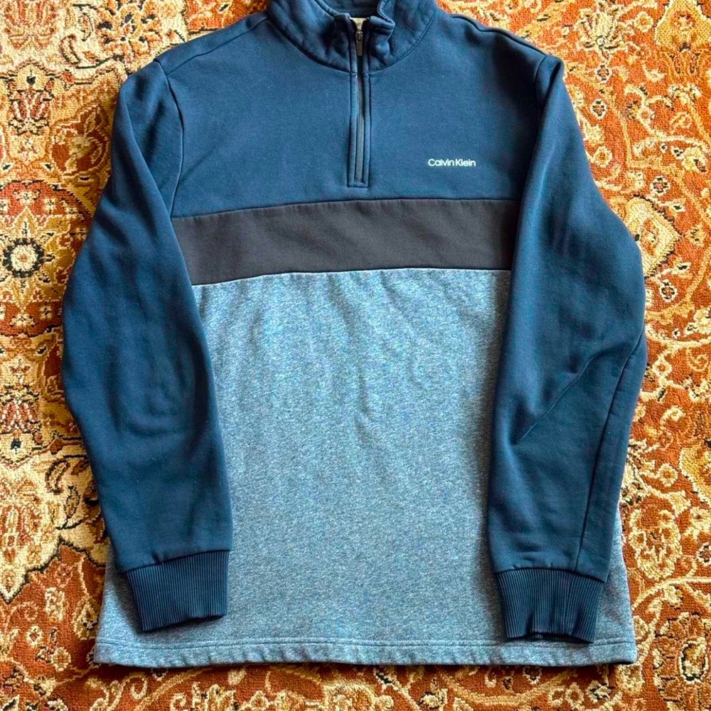 Calvin Klein sweatshirt very comfortable and soft. Medium size,
Color gray blue - Picture 1 of 2
